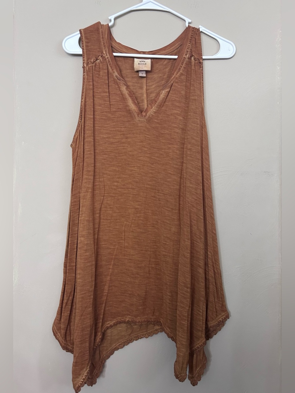 Knox Rose Tank Tunic in tan- Sleeveless V-Neck Size Small